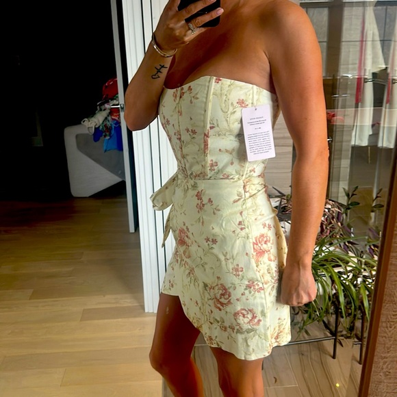 Gorgeous Victorian classy corset style mini - Picture 12 of 12